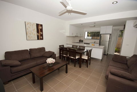 Woodville Beach Townhouse 6 - Accommodation Cooktown 2