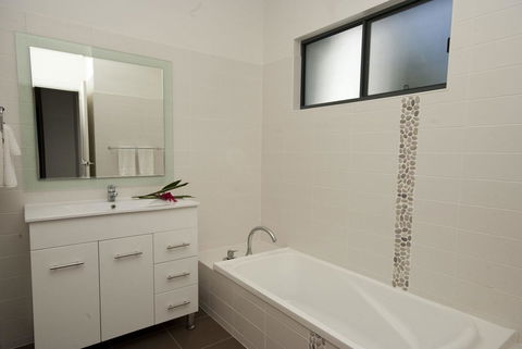 Woodville Beach Townhouse 6 - Accommodation Cooktown 9
