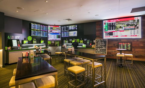 Nightcap At Kawana Waters Hotel - Accommodation Cooktown 9