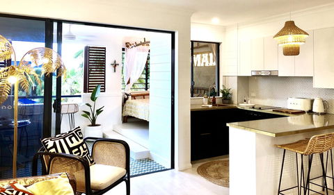 NOMAD - Luxe Apartment - Accommodation Cooktown 23