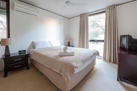 The Hastings Beach Houses - Accommodation Cooktown 14