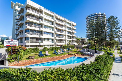 Surfers Chalet - Accommodation Cooktown 0
