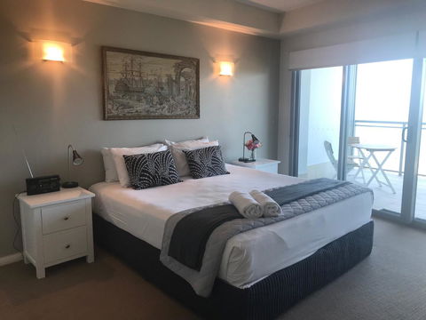 Proximity Waterfront Apartments - Accommodation Cooktown 9