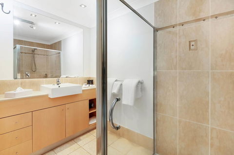 Mantra Aqueous On Port - Accommodation Cooktown 11