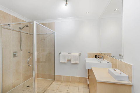 Mantra Aqueous On Port - Accommodation Cooktown 18