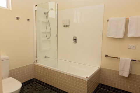 White Lace Motor Inn - Accommodation Cooktown 12