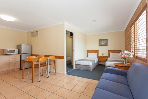 Windmill Motel & Events Centre - Accommodation Cooktown 2