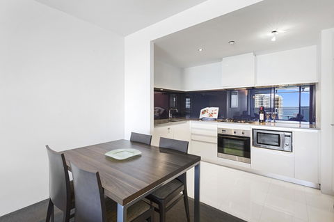 Holiday Holiday Circle On Cavill Apartments - Accommodation Cooktown 17