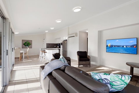 Oasis Apartments On Hamilton Island By HIHA - Accommodation Cooktown 33