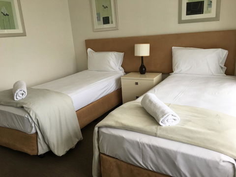 Surfers Century Oceanside Apartments - Accommodation Cooktown 18