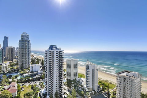 Surfers Century Oceanside Apartments - Accommodation Cooktown 16