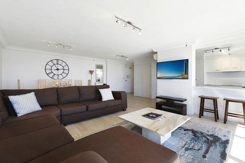 Surfers Century Oceanside Apartments - Accommodation Cooktown 13