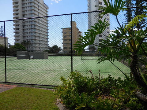 Surfers Century Oceanside Apartments - Accommodation Cooktown 32