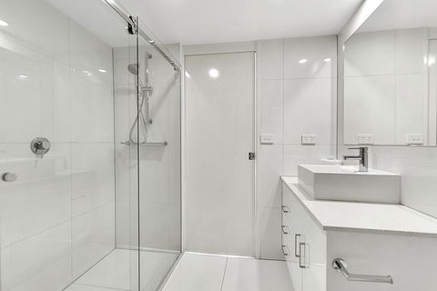 Surfers Century Oceanside Apartments - Accommodation Cooktown 3