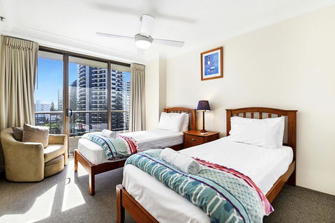 Surfers Century Oceanside Apartments - Accommodation Cooktown 7