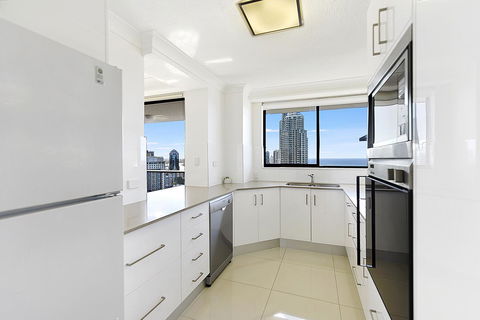 Surfers Century Oceanside Apartments - Accommodation Cooktown 4