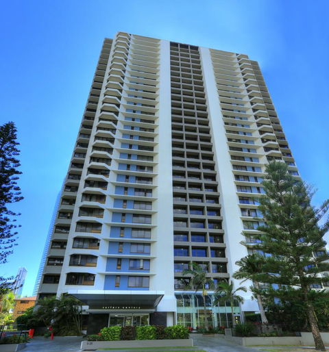 Surfers Century Oceanside Apartments - Accommodation Cooktown 15