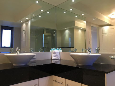 Surfers Century Oceanside Apartments - Accommodation Cooktown 23