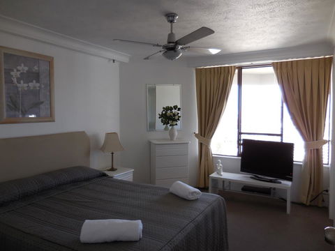 Surfers Century Oceanside Apartments - Accommodation Cooktown 39
