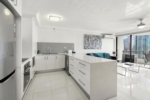 Surfers Century Oceanside Apartments - Accommodation Cooktown 14
