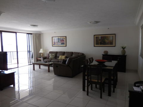 Surfers Century Oceanside Apartments - Accommodation Cooktown 41