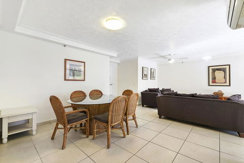 Surfers Century Oceanside Apartments - Accommodation Cooktown 8