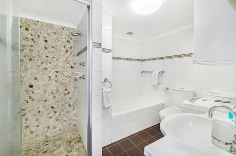 Beachcomber Holiday Apartment - Accommodation Cooktown 11