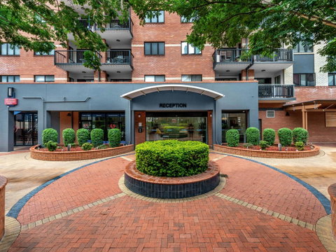 Central Brunswick Apartment Hotel - Accommodation Cooktown 0