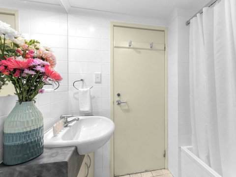 Central Brunswick Apartment Hotel - Accommodation Cooktown 22