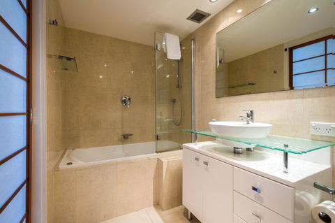 Breakers North Absolute Beachfront Apartments - Official - Accommodation Cooktown 5
