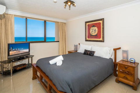 Breakers North Absolute Beachfront Apartments - Official - Accommodation Cooktown 21