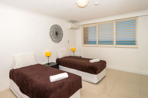 Breakers North Absolute Beachfront Apartments - Official - Accommodation Cooktown 26