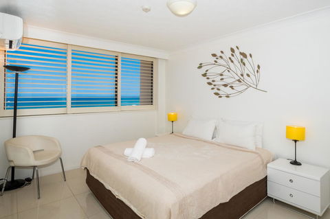 Breakers North Absolute Beachfront Apartments - Official - Accommodation Cooktown 27