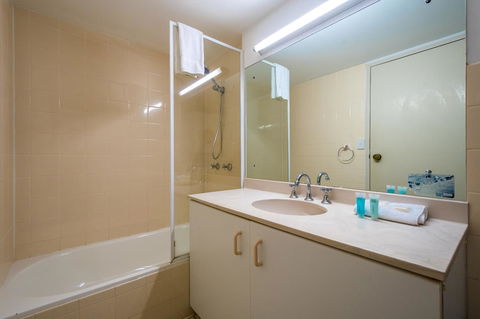 Breakers North Absolute Beachfront Apartments - Official - Accommodation Cooktown 11