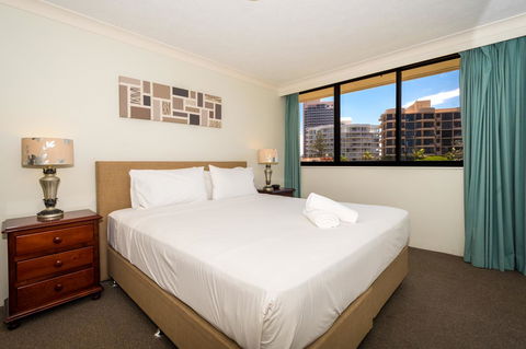 Breakers North Absolute Beachfront Apartments - Official - Accommodation Cooktown 19