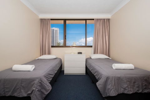 Breakers North Absolute Beachfront Apartments - Official - Accommodation Cooktown 17