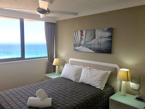 Breakers North Absolute Beachfront Apartments - Official - Accommodation Cooktown 6