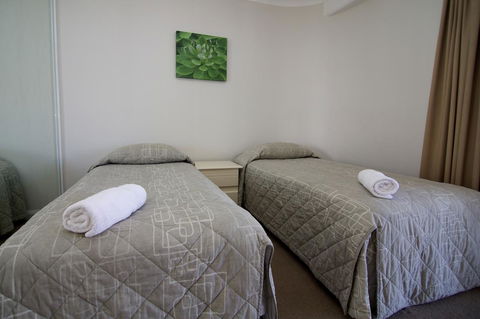 Surfers Mayfair - Accommodation Cooktown 9