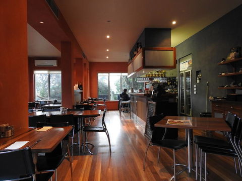 Waves Luxury Suites - Accommodation Cooktown 1
