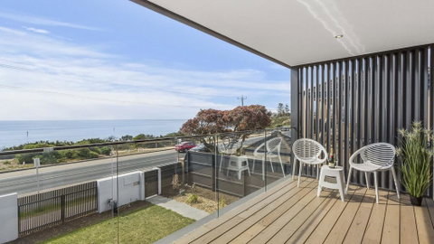 WHITEHAVEN - MORNINGTON - Accommodation Cooktown 0