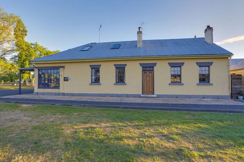 Whites Corner - Accommodation Cooktown 0