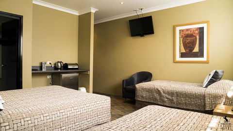 Windsor Castle Hotel - Accommodation Cooktown 1