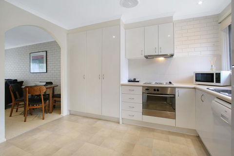 Woody's - In Central Bright - Accommodation Cooktown 2