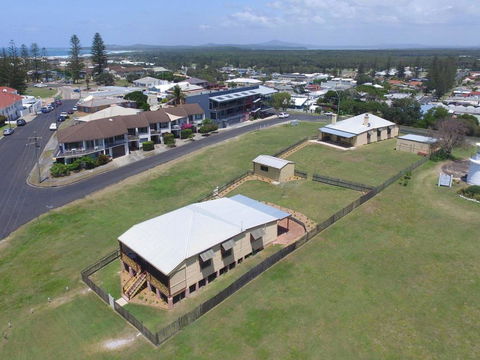 Yamba Pilot Cottage 1 - Pets Welcome - Close To Beach - Accommodation Cooktown 2