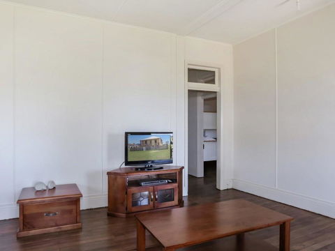 Yamba Pilot Cottage 1 - Pets Welcome - Close To Beach - Accommodation Cooktown 1