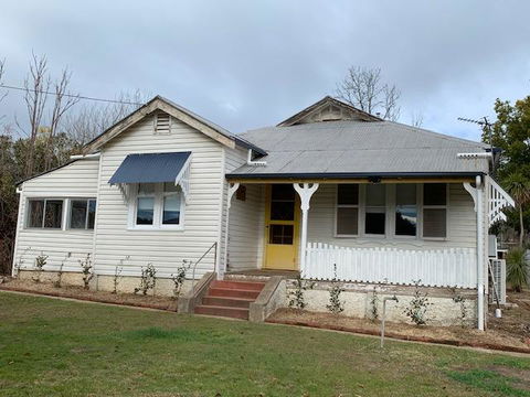 Yellow Door House Adelong - Accommodation Cooktown 1
