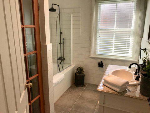 YSG The Edward Townhouse 153 - Walk To Town - Accommodation Cooktown 2