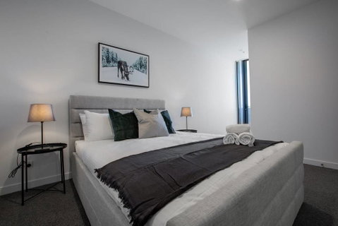 Grey Style, Simple And Cozy Apt@Parkville+Carpark - Accommodation Cooktown 2