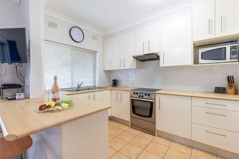 Adriana 4 Open Plan Living With Backyard - Accommodation Cooktown 1