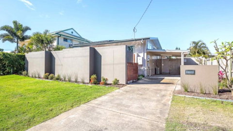 A Beachside Beauty With Pool - Accommodation Cooktown 4